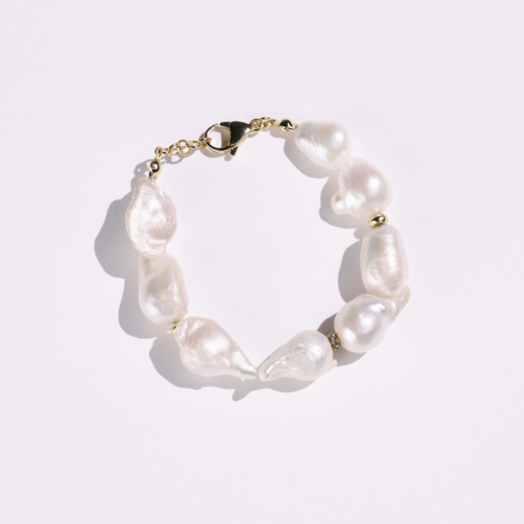 Judith Baroque Pearl Bracelet